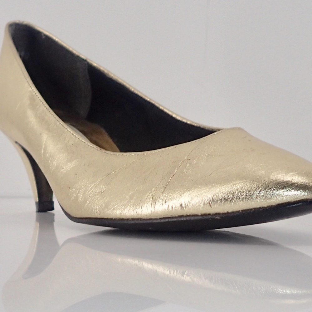 Naturalizer Womens Shoes 7.5 Gold Pumps Low Heels Round Toe Kitten Heels